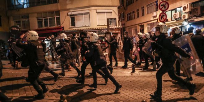 policija demonstracije haos obracun juris